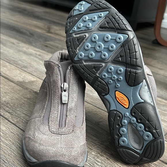 Easy Spirit Gray Ankle Booties with Front Zip - Picture 4 of 11